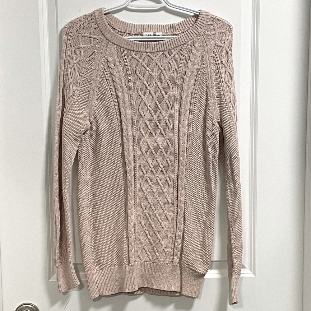 Size Small Gap Cable knit sweater in soft pink